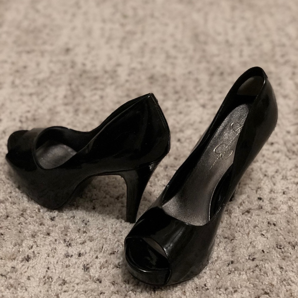 Jessica Simpson patented leather peeptoe platforms